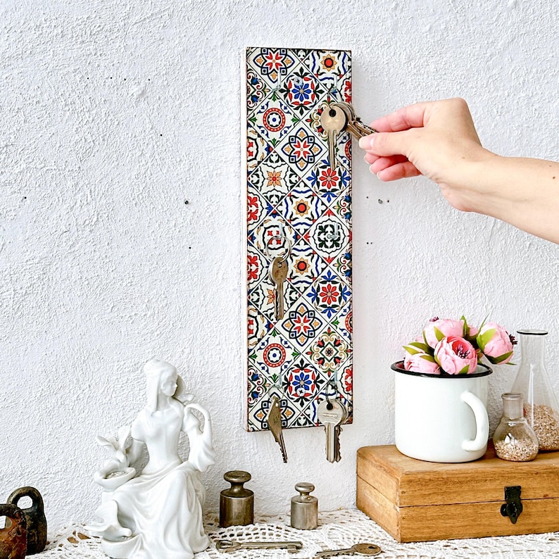Vertical Mediterranean Tile Key Holder for Wall, Wooden Key Rack With 6 ...