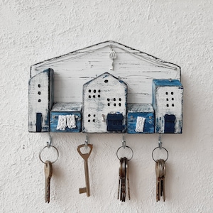 Portachiavi rustico in legno - Organizer per chiavi da parete fatto a mano con design di casa - Decorazione per la casa in stile anticato