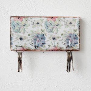 Wooden Key Holder for Wall – Succulent Floral Key Rack – Rustic Home Decor – Cottagecore Entryway Organizer – Handmade Gift