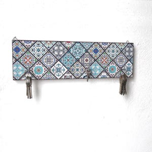 Key holder with 6 hooks, key holder on the wall, wall decor in patchwork style