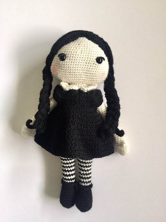 Mercredi Addams poupée en laine / Wednesday Addams Doll Amigurumi -   France