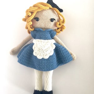 Boneca de lã Alice no País das Maravilhas e o gato Cheshire / Boneca Amigurumi Alice no País das Maravilhas e o gato Cheshire