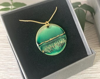 Pendant 2.8 cm diameter green & gold nature design
