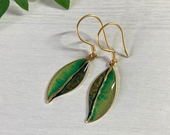 Dangle earrings leaf shaped green and gold landscape design 3.5 cm long