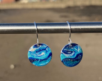 Dangle earrings blue and silver ocean design 1.4cm diameter