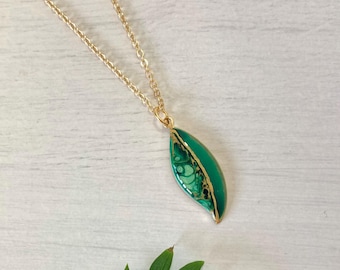 Leaf pendant green & gold nature design