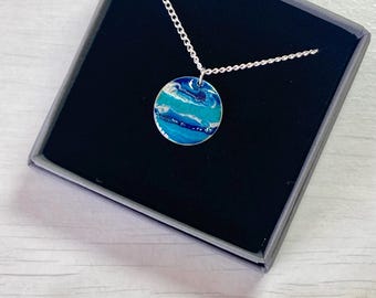 Pendant 1.7 cm diameter blue and silver ocean design