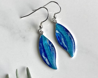 Dangle earrings leaf shaped blue and silver ocean design 2.5 cm long