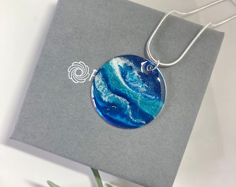 Pendant 2.8 cm diameter blue and silver ocean design