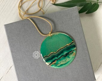 Pendant 4 cm diameter green & gold landscape design