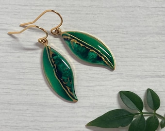 Dangle earrings leaf shaped green and gold landscape design 3.5 cm long