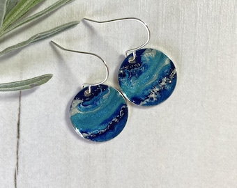 Dangle earrings blue and silver design 1.6 cm diameter