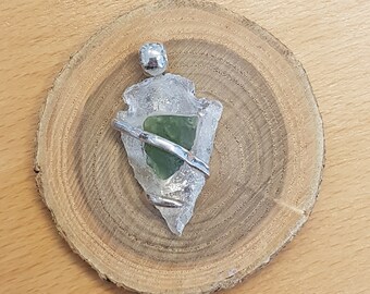 Arrowhead in rock crystal with integrated Moldavit, by Starborncreations