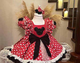 Vestido inspirado en Minnie Mouse, tutú rojo de lunares hecho a mano, vestido de princesa hecho a mano - Traje de niña pequeña Disney para ocasiones especiales