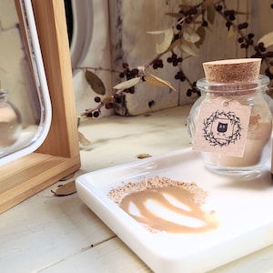 Naturlig mineralfoundation med fjäderlätt färg: Puder eller kräm, anpassningsbar täckning