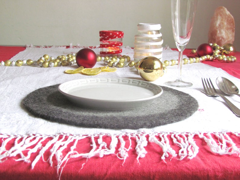 Felted placemat Cream and dark gray Organic series