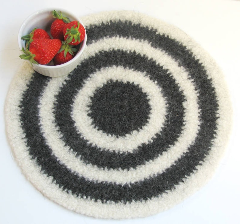 Felted placemat Cream and dark gray Organic series