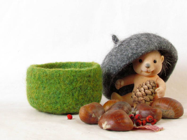 Acorn fairy house Nature table, waldorf decoration, imaginative play, woodland house, natural toy, Waldorf Child, wool felt gnome house image 3