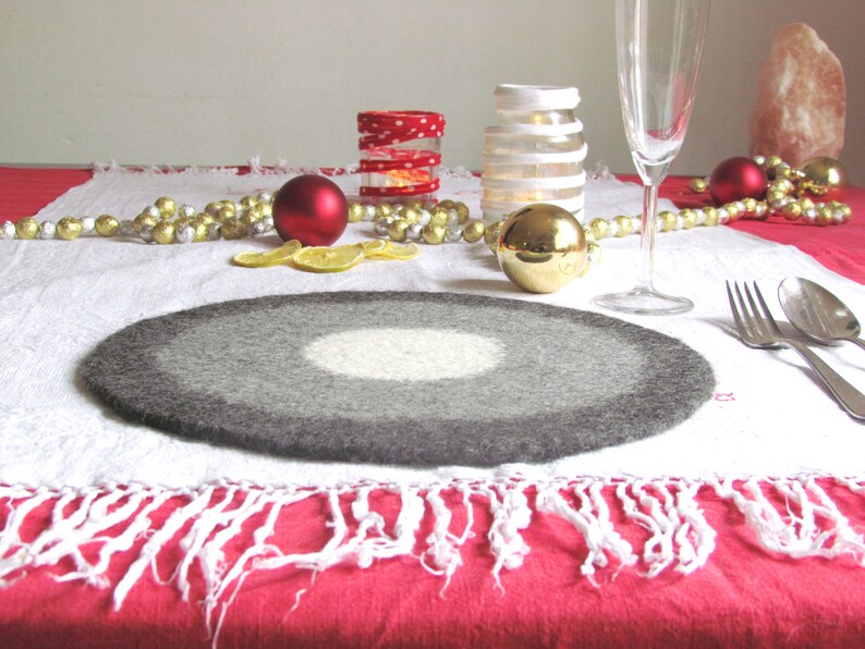 Felted placemat Cream and dark gray Organic series