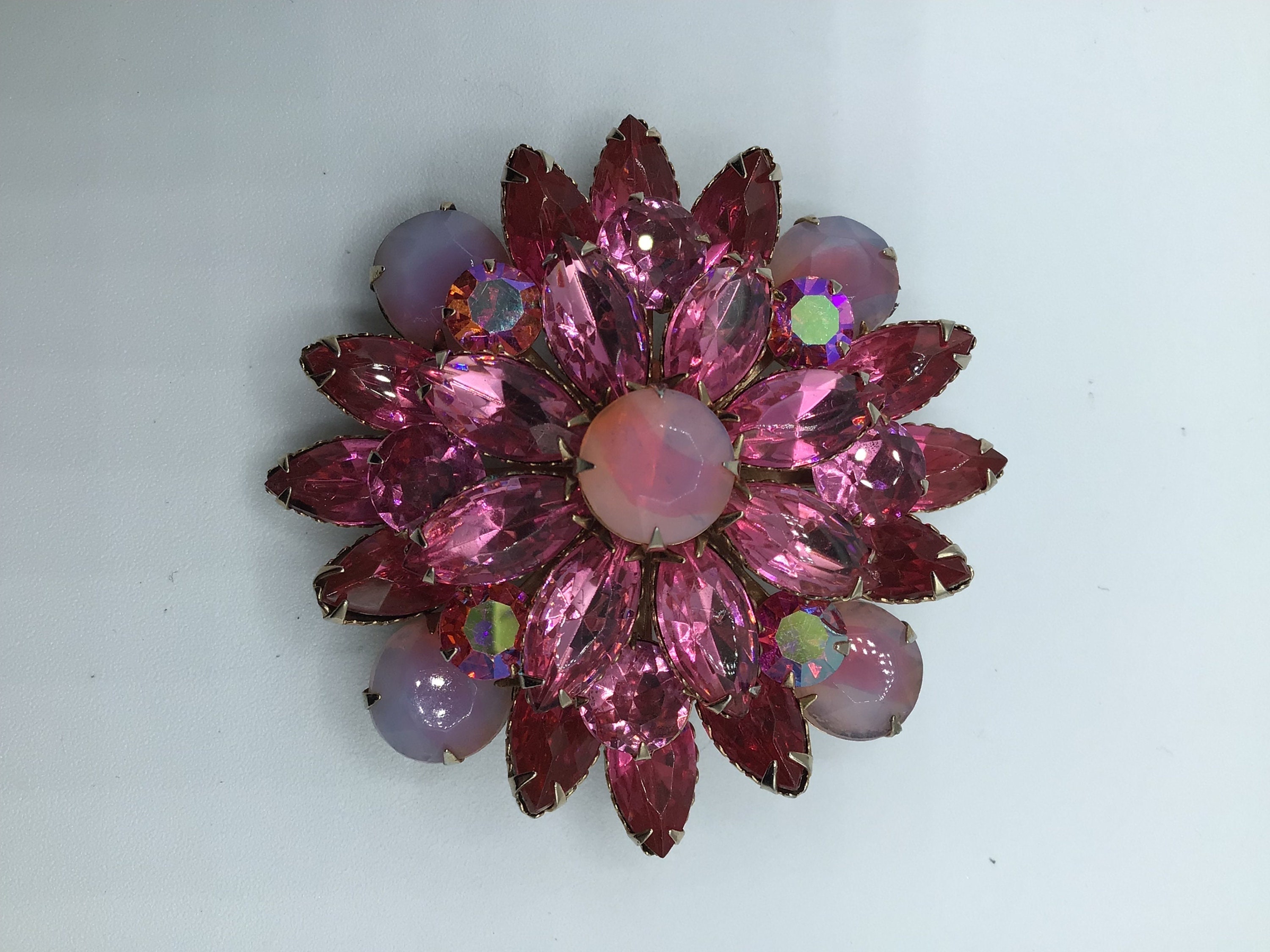 Flower on Stem Pink Rhinestones Vintage Gold Brooch Pin M-4479