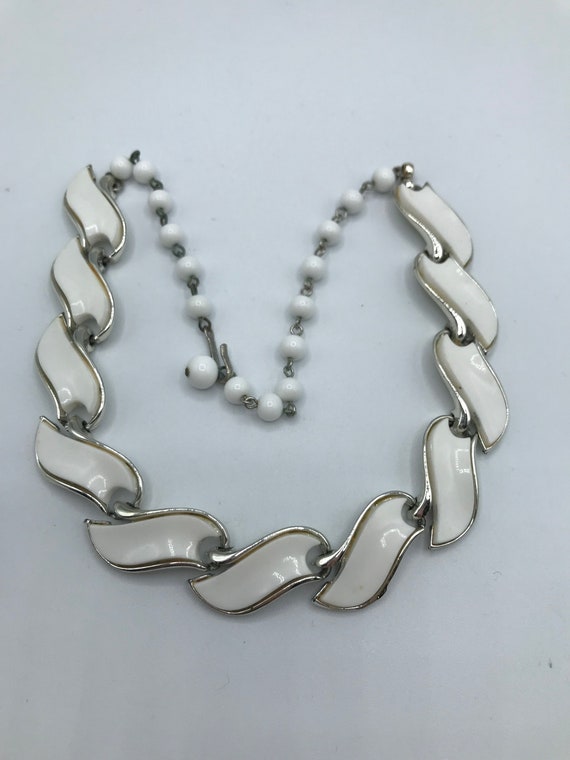 White Thermoset Coro Choker - image 3