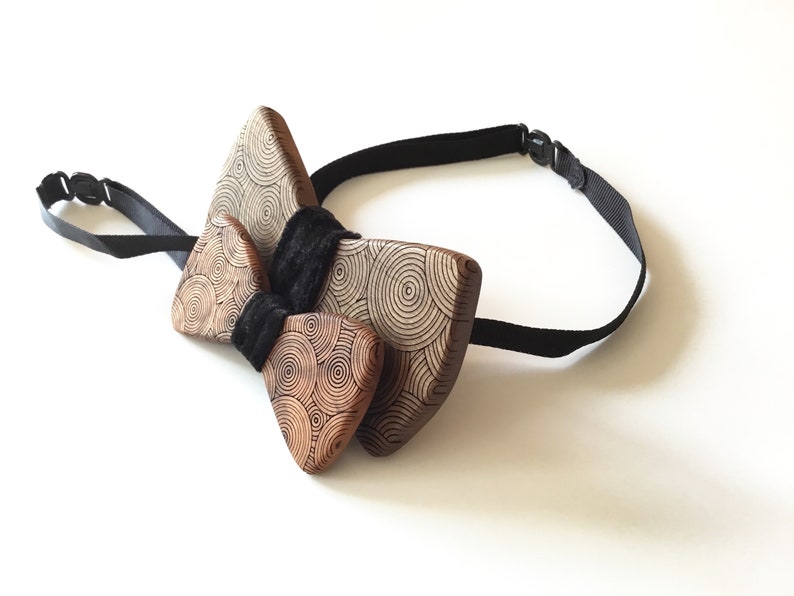 Father&Son" wooden bowtie set / Made of solid walnut wood / With laser engraved circles pattern image 4