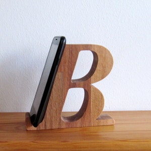Suporte para celular de madeira com letra B/Suporte para celular de madeira