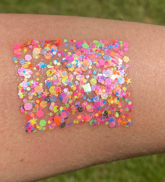 Glitter Face + Body Gel Gold 10ml Make Up Unisex Glitter Face + Body Gel Gold 10ml Make Up Unisex