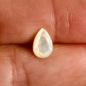 Mother of Pearl cartilage stud | forward helix jewellery | conch earring | teardrop gemstone | tragus labret | 16G body piercing