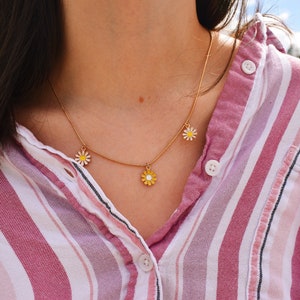 White and yellow flower necklace