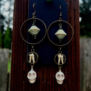 Teeth Earrings / Real Teeth Jewelry /  Skeleton Earrings / Skeleton Jewelry / Witchy Earrings / Bone Earrings / Witchy / Jasmine and Rover