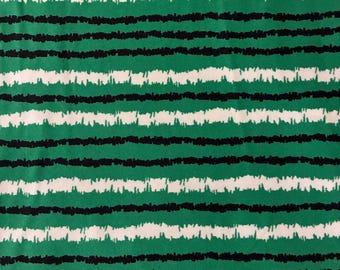 3 Meter Kunstfaser-Stoff mit abstrakten Streifen in Grün-Schwarz-Weiß