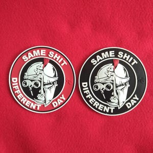 Parche táctico de moral del Día de la Mierda, color negro y rojo, insignia de Airsoft para bolso y chaqueta