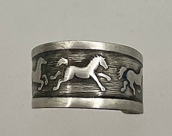 Three horses ear cuff