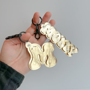 Llavero con letra de burbuja, llavero con espejo acrílico, llavero con burbuja, etiqueta para mochila, regalo personalizado, llavero con nombre, burbuja, monograma