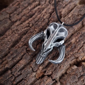 Star Wars Mythosaur necklace - the Mandalorian skull pendant