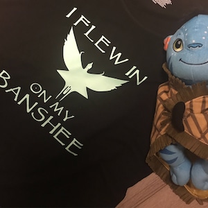 Disney Avatar &quot;I Flew in on my Bashee&quot; girls tee Disney Animal Kingdom Pandora