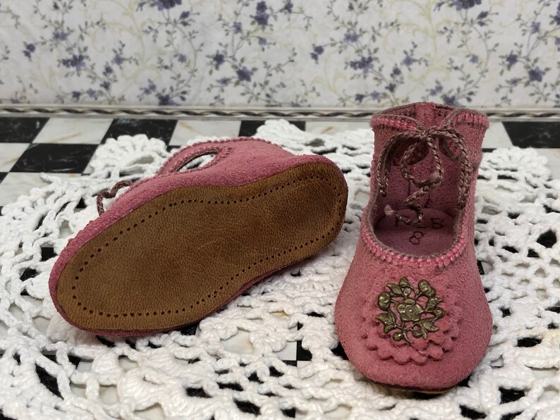 Leather suede doll shoes 8 cm 3 18 German style for an antique doll lilac pink with brass decorations . image 6