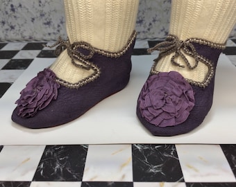 Leather doll shoes 9 cm  -   3  1\2 " French style for an antique doll lavender with soft purple rosettes.