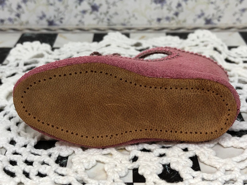 Leather suede doll shoes 8 cm 3 18 German style for an antique doll lilac pink with brass decorations . image 7