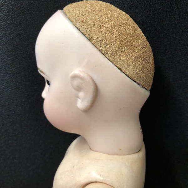 Protège-tête en liège pour poupée française ancienne de 3 1/4 x 2 3/4 po.