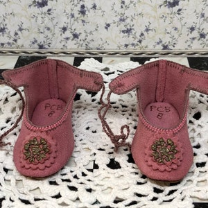 Leather suede doll shoes 8 cm 3 18 German style for an antique doll lilac pink with brass decorations . image 4