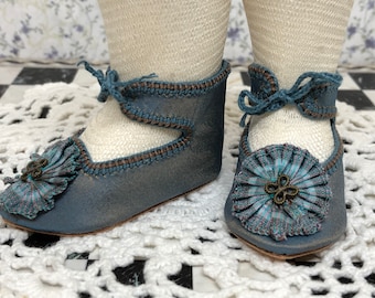 Silk doll shoes 6,5 cm  -  2  4\8  "  French style for an antique doll iridescent blue.