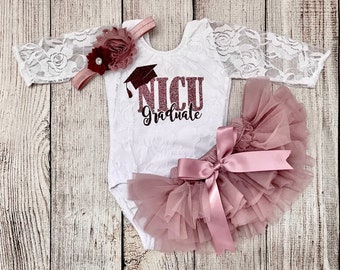 Tenue pour diplômé de l'USIN : bloomer tutu or rose, body en dentelle et bandeau à fleurs
