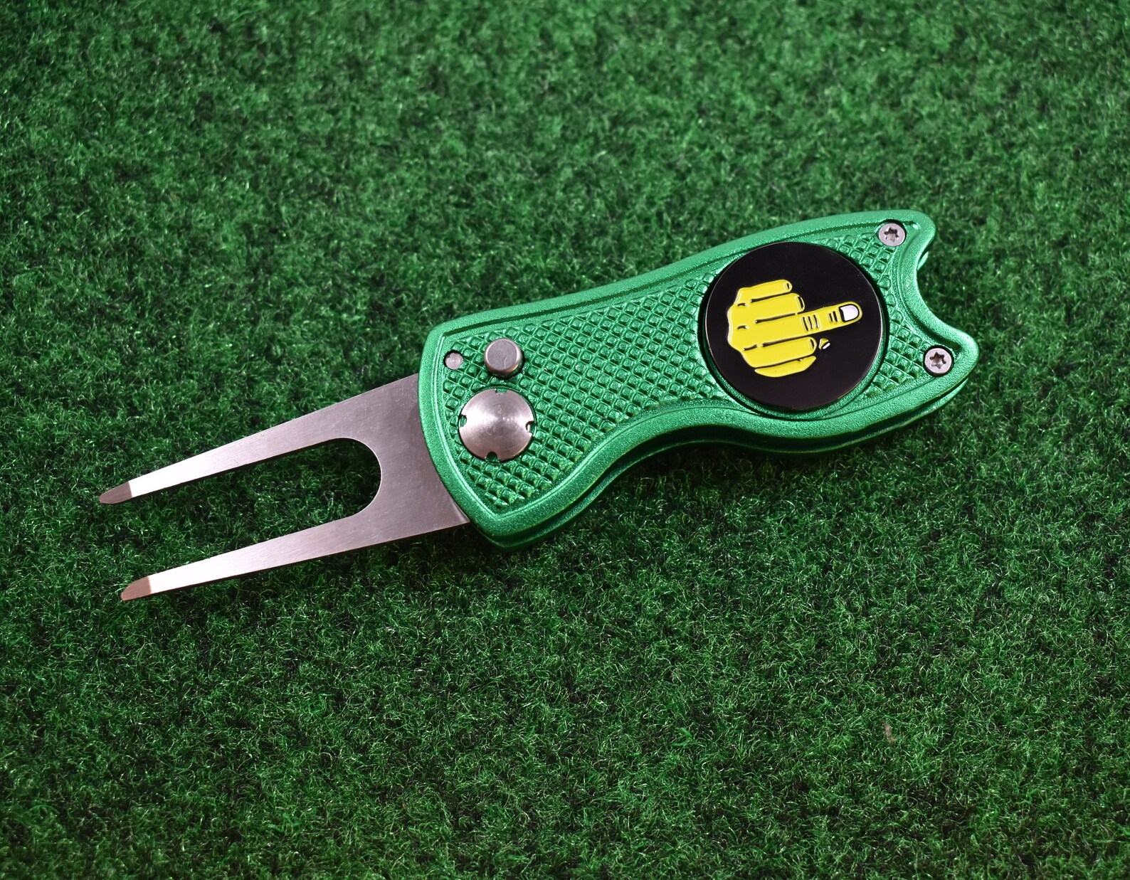 Switchblade Style Golf Divot Tool With Middle Finger Golf Ball Marker