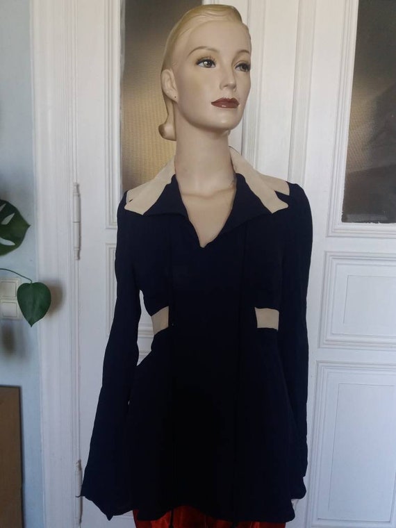 Beautiful vintage 1970s does 40s moss crepe blouse