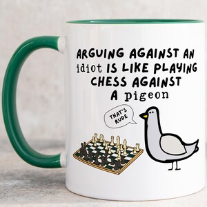 Tazza con piccione che gioca a scacchi, tazza con citazione idiota, regalo passivo-aggressivo, regalo divertente per colleghi, tazza con barzelletta sugli uccelli, umorismo intellettuale, per amanti degli scacchi.