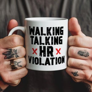 Marcher qui parle d'une violation des RH, cadeaux pour responsable RH, tasse amusante, cadeau pour responsable de bureau, affirmation quotidienne des RH.