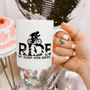 Cadeau VTT, Cadeaux VTT, Eat Sleep Ride Repeat, Mug VTT, Cadeau cycliste, Mug cycliste, Carte d'anniversaire VTT, Cadeaux vélo