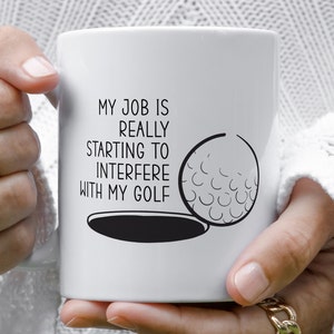 Il mio lavoro sta iniziando a interferire con la mia tazza da golf, divertenti regali da golf, tazza da golfista, regalo per gli amanti del golf, regalo da golf per lui.